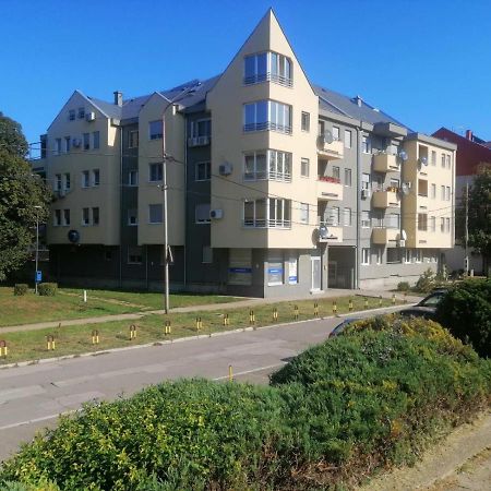 River Lux Sremska Mitrovica Bagian luar foto