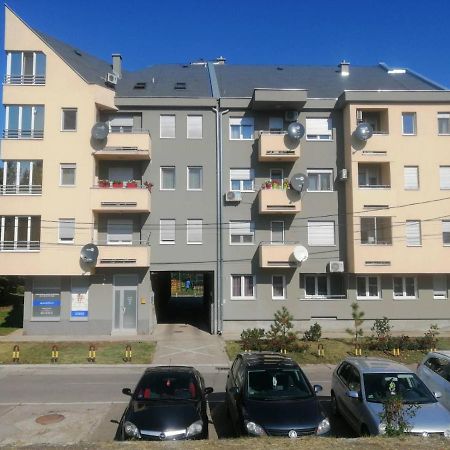 River Lux Sremska Mitrovica Bagian luar foto