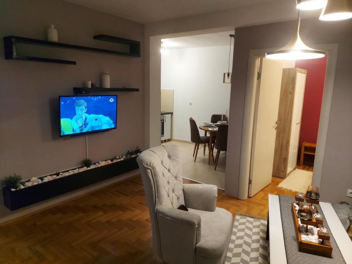 River Lux Sremska Mitrovica Bagian luar foto