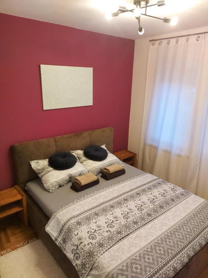 River Lux Sremska Mitrovica Bagian luar foto